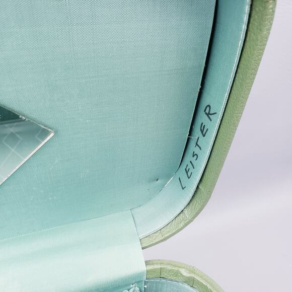 Vintage ‘70s Carilite Hard Shell Train Case Makeup Avocado Green No Key - Picture 14 of 14